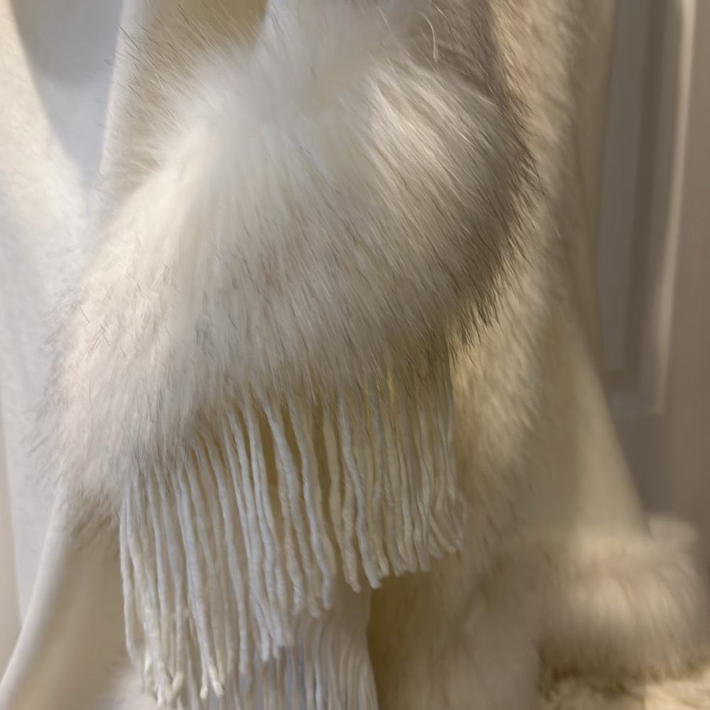 Cream Vest - faux fur, tassels… great for the holidays - Picture 4 of 6